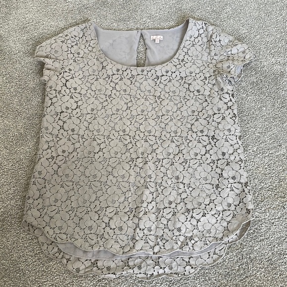 Aritzia Tops - 💕xs talula lace top